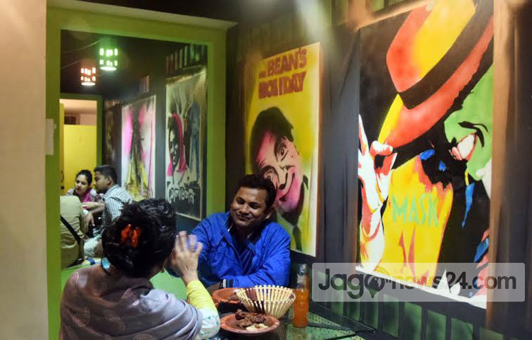 মঙ্গলবার (৯ ফেব্রুয়ারি) রাত আটটায় রাজধানীর মোহম্মদপুর শেখেরটেকে ফিল্মি ক্যাফে রেস্টুরেন্ট উদ্ধোধন করা হয়। এটি উদ্ধোধন করেন মডেল অভিনত্রেী সানজিদা তন্ময়। ছবি : মাহবুব আলম