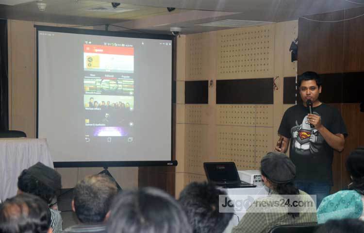 &nbsp;সোমবার (১৫ ফেব্রুয়ারি) রাজধানীর ডেইলি স্টার সেন্টারে আয়োজিত সংবাদ সম্মেলনের মাধ্যমে &lsquo;গান অন ডিমান্ড&rsquo;র অ্যাপ্লিকেশনস &lsquo;গান অ্যাপ&rsquo;র আনুষ্ঠানিক যাত্রা শুরু হয়। এ অ্যাপের মাধ্যমে মুহূর্তেই পছন্দের নানা ধরনের বাংলা গান শোনা যাবে। ছবি : মাহবুব আলম