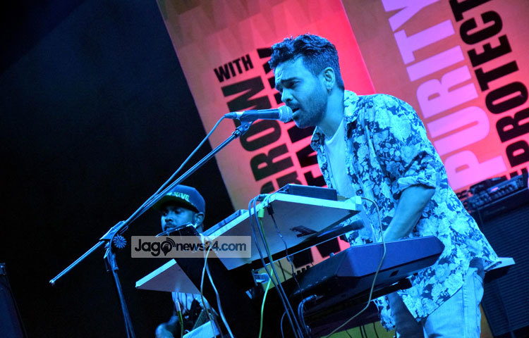 ফ্যামিলি ডে-তে হাবিবের গানের সুরে সবাই মুগ্ধ হন। ছবি : মাহবুব আলম।