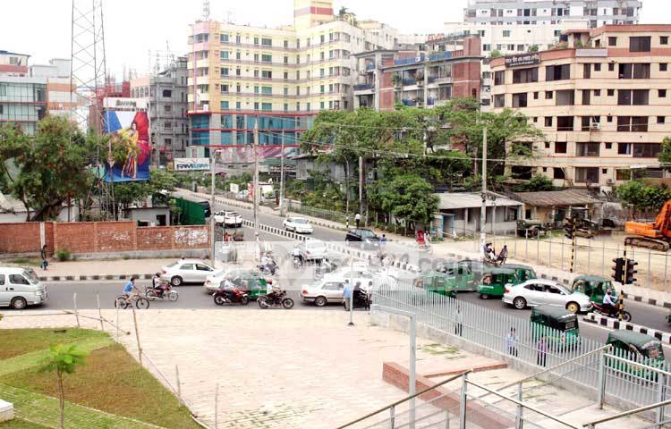 সংবিধান থেকে &lsquo;রাষ্ট্রধর্ম ইসলাম&rsquo; বাদ দেওয়ার চক্রান্তের প্রতিবাদে দেশব্যাপী জামায়াতে ইসলামীর ঢিলেঢালাভাবে হরতাল পালন। ছবি : বিপ্লব দিক্ষিৎ।