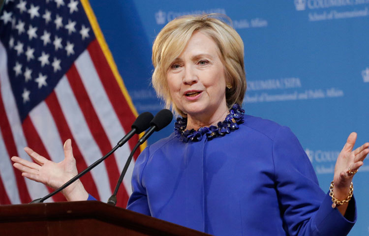 হিলারি ক্লিনটন : সারা বিশ্বে সর্বাধিক পরিচিত নারী মুখের তালিকায় সম্ভবত হিলারি ক্লিনটনের নামটাই আগে থাকবে। মার্কিন ফার্স্টলেডিদের মধ্যে যুক্তরাষ্ট্রে এ যাবৎকালের মধ্যে জনপ্রিয় ফার্স্টলেডি (১৯৯৩-২০০১) ছিলেন হিলারি। নিউইয়র্ক অঙ্গরাজ্য থেকে তিনিই প্রথম মার্কিন সিনেটর হিসেবে নির্বাচিত হয়েছিলেন।