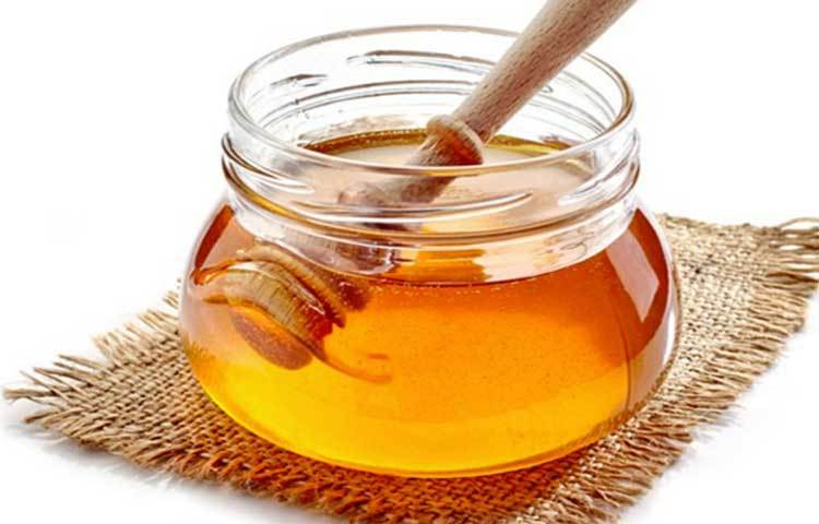 মধু : মধুর ফ্রিজের মধ্যে রাখলে এর সুগার ঠাণ্ডা হায়ে কেলাসিত হয়ে যায়। এতে মধুর স্বাদ কমে যায়।