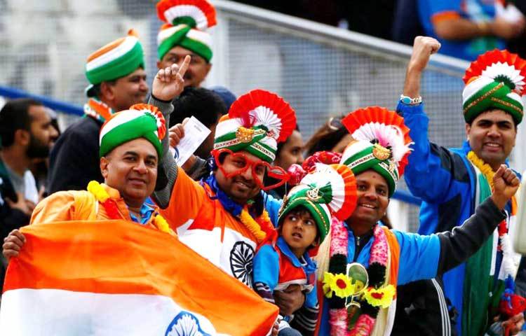 ক্রিকেট খেলার মাঠে ভারতের ধর্ম, বর্ণ নির্বিশেষে সব মানুষ মিলেমিশে একাকার হয়ে যায়।