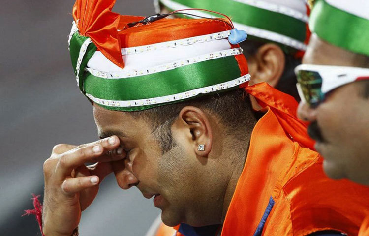 ভারতের পরাজয়ে সমর্থকরা কেঁদেকেটে একাকার হয়ে যায়।