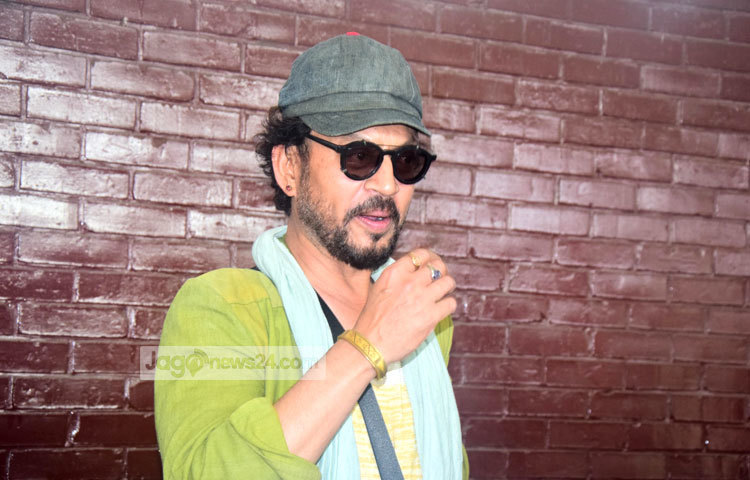 আজ বেলা ১১টা ২৩ মিনিটে হযরত শাহজালাল আন্তর্জাতিক বিমান বন্দরে অবতরণ ইরফান খান। ছবি : মাহবুব আলম।