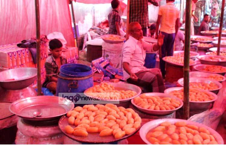 মঙ্গলবার পহেলা চৈত্র থেকে জামালপুরের ঝাওলা গোপালপুর উচ্চ বিদ্যালয় মাঠে সাত দিনব্যাপী এই ঐতিহ্যবাহী &lsquo;জামাই মেলা&rsquo; শুরু হয়েছে।