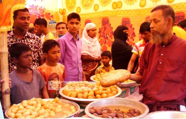 জামালপুরের এ জামাই মেলাকে ঘিরে পূর্ব জামালপুরের বাঁশচড়া, নরুন্দি, ইটাইল, ঘোড়াধাপ ইউনিয়নের শতাধিক গ্রামে এখন চলছে উৎসবের আমেজ।