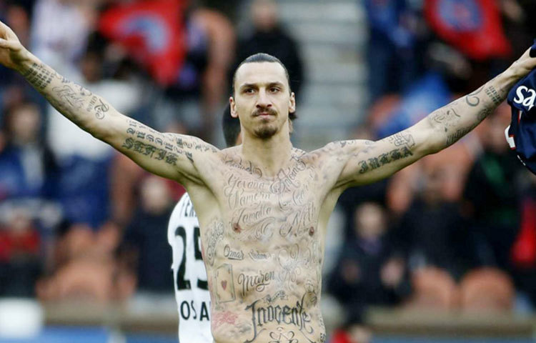 ইব্রাহিমোভিচ : এই ফুটবল তারকা বছরের আনুমানিক ১১৪ মিলিয়ন ডলার আয় করেন। ইব্রাহিমোভিচ বিশ্বের চার নম্বর ধনী ফুটবলার। তিনি ফ্রান্সের প্যারিস &lsquo;সাঁ জাঁ&rsquo; ক্লাবের অন্যতম তারকা ফুটবলার।