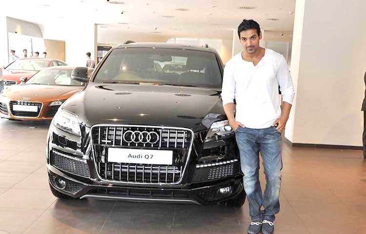 জন অ্যাব্রাহাম : ওডি ব্র্যান্ডের গাড়িটি আব্রাহাম ২ কোটি টাকায় কিনেছেন।