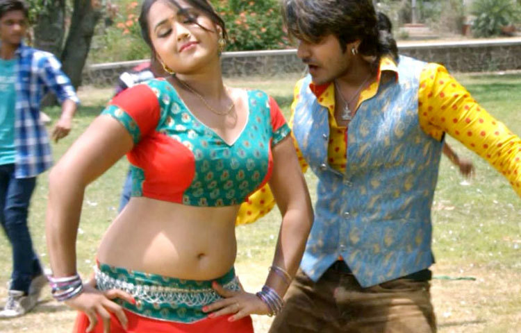 কাজল রাঘওয়ানি : নিজে চোখে কাজল না লাগলেও নৃতের তালে তালে কাজলের ছাপের মত আনন্দের ছাপ দিয়ে যাচেছন তার ভক্ত দর্শকদের মনে।