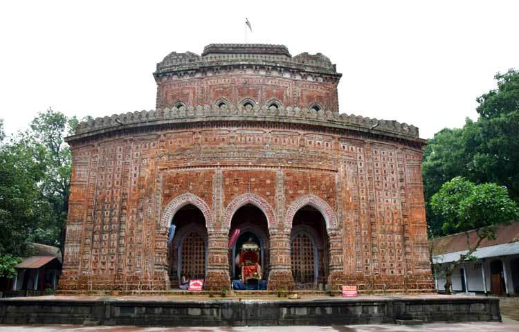 বাংলাদেশের প্রাচীন স্থাপত্য নিদর্শনগুলোর মধ্যে কান্তনগর মন্দির অন্যমত। ছবি : মাহবুব আলম।