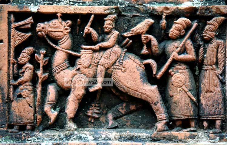 ১৮৯৭ সালে মন্দিরটি ভূমিকম্পের কবলে পড়লে এর চূড়াগুলো ভেঙে যায়। মহারাজা গিরিজানাথ মন্দিরের ব্যাপক সংস্কার করলেও মন্দিরের চূড়াগুলো আর সংস্কার করা হয়নি। ছবি : মাহবুব আলম।