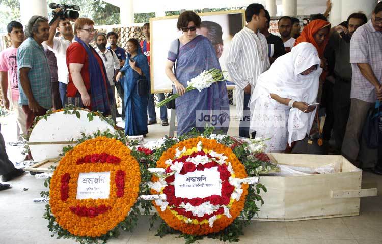 আজ (০৯ মার্চ) বিকেল ৪টায় প্রয়াত চিত্রশিল্পী ও চলচ্চিত্র পরিচালক খালিদ মাহমুদ মিঠুর দাফন সম্পন্ন হয়েছে। ছবি : মাহবুব আলম