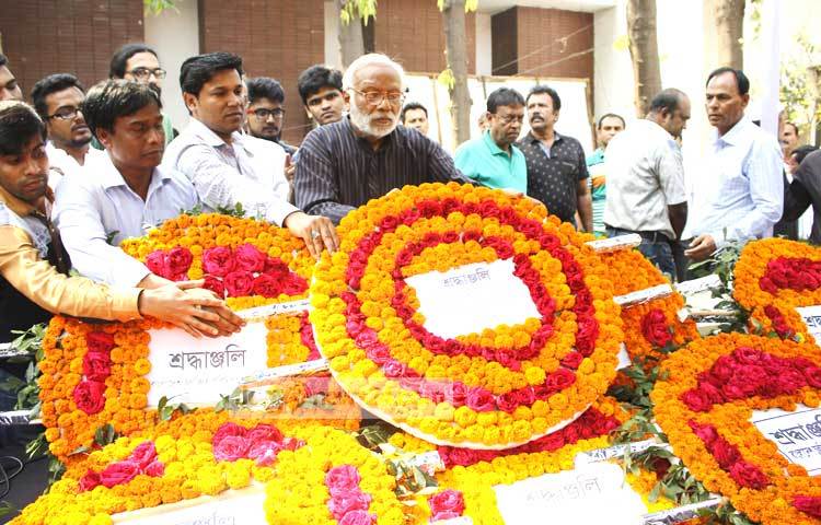 আজ (০৯ মার্চ) বিকেল ৪টায় প্রয়াত চিত্রশিল্পী ও চলচ্চিত্র পরিচালক খালিদ মাহমুদ মিঠুর দাফন সম্পন্ন হয়েছে। ছবি : মাহবুব আলম