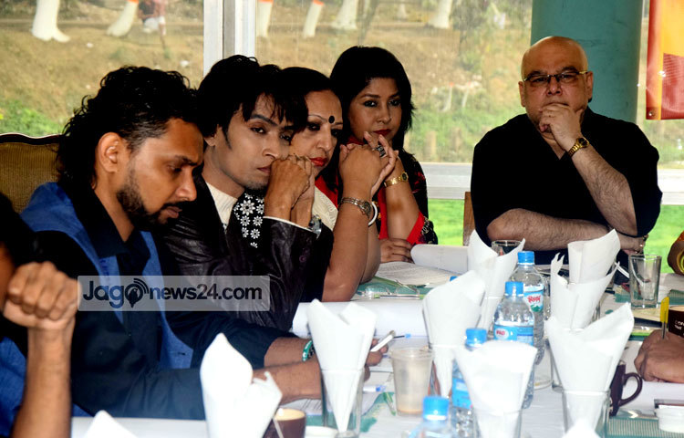 মঙ্গলবার (১৬ ফেব্রুয়ারি) রাজধানীর ধানমন্ডীর একটি হোটেলে তারুণ্যের ফ্যাশন নিয়ে গোলটেবিল বৈঠক অনুষ্ঠিত হয়। এতে তারুণ্যের ফ্যাশন নিয়ে আলোচনা করেন দেশের খ্যাতিমান বিউটিশিয়ান কানিজ আলমাস খান। ছবি : মাহবুব আলম&nbsp;&nbsp;