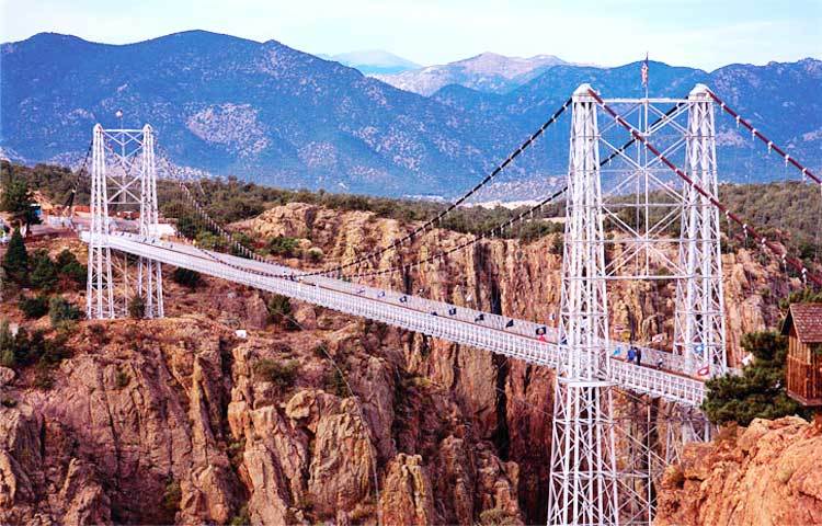 রয়্যাল জর্জ ব্রিজ : কলোরাডোর এই ব্রিজটি বিশ্বের অন্যতম বিপজ্জনক সেতু।