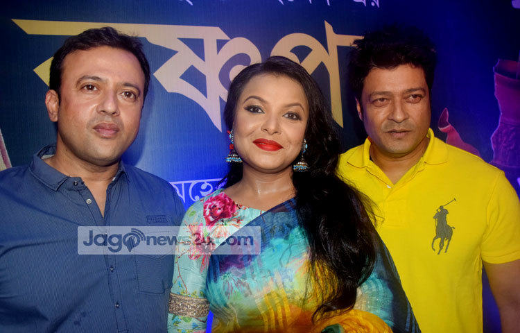 &nbsp;প্রিমিয়ার শোতে উপস্থিত ছিলেন ইমপ্রেস টেলিফিল্মের ব্যবস্থাপনা পরিচালক ফরিদুর রেজা সাগর, &lsquo;কৃষ্ণপক্ষ&rsquo; ছবির পরিচালক মেহের আফরোজ শাওন, নায়ক রিয়াজ, অভিনেতা জয়ন্ত চট্টোপাধ্যায়, তানিয়া আহমেদ, সঙ্গীতশিল্পী এসআই টুটুল প্রমুখ। ছবি : মাহবুব আলম