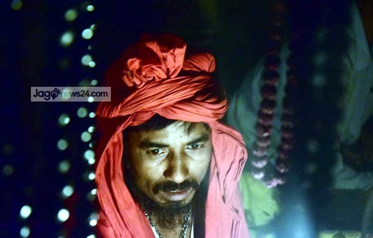 গভীর ধ্যান মগ্ন এক লালন সাধক। কুষ্টিয়ার লালনের আখড়া থেকে ছবি তুলেছেন আলোকচিত্রী মাহবুব আলম।