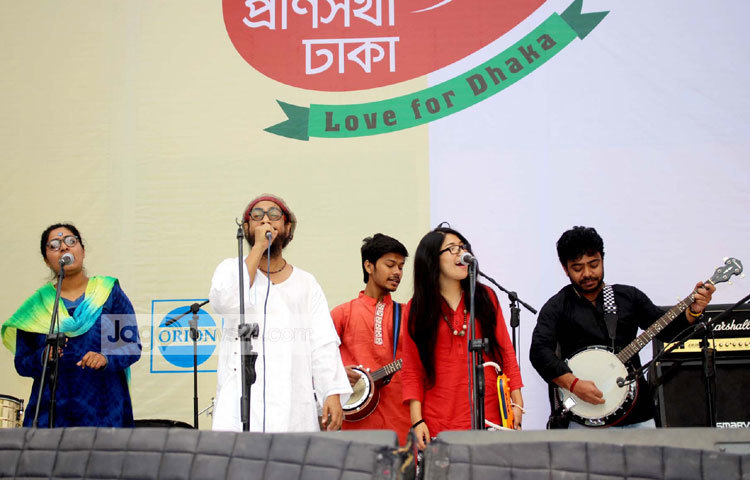 &lsquo;লাভ ফর ঢাকা&rsquo; উৎসবের আয়োজন করেছে ঢাকা দক্ষিণ সিটি করপোরেশন। এতে সহযোগিতা দিচ্ছে চ্যানেল আই ও বিজ্ঞাপনী সংস্থা মাত্রা। ওরিয়ন গ্রুপ, গ্রামীণ ফোন ও সামিট গ্রুপ সৌজন্যে এ উৎসবের আয়োজন করা হয়েছে। ছবি : বিপ্লব দিক্ষিৎ