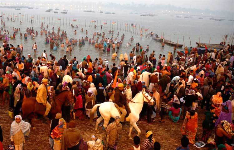 মাঘ : মঘা নক্ষত্রের নাম থেকে এই মাসের নাম রাখা হয়েছে মাঘ। এ মাসের&nbsp; প্রচণ্ড শীত উপেক্ষা করেও সবাই নানা ধরনের উৎসব আনন্দে মেতে ওঠে।