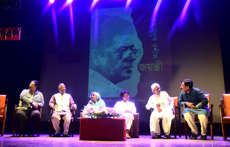 লিপিয়ার বর্ষ অনুযায়ী এটি মামুনুর রশীদের ১৭তম জন্মদিন। তাই দিনটিকে স্মরণীয় করে রাখতে বর্ণিল এক আয়োজন করেছিল মামুনুর রশীদ জন্মদিন উদযাপন কমিটি। এই কমিটির আহ্বায়ক ছিলেন সাংস্কৃতিক ব্যক্তিত্ব কামাল লোহানী। ছবি : মাহবুব আলম