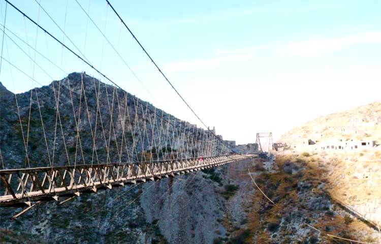 পুন্তে দে ওখুয়েলা : মেক্সিকোতে অবস্থিত এই ব্রিজটি পার হতে গিয়ে এ যাবৎ অনেক মানুষের মৃত্যু ঘটেছে।