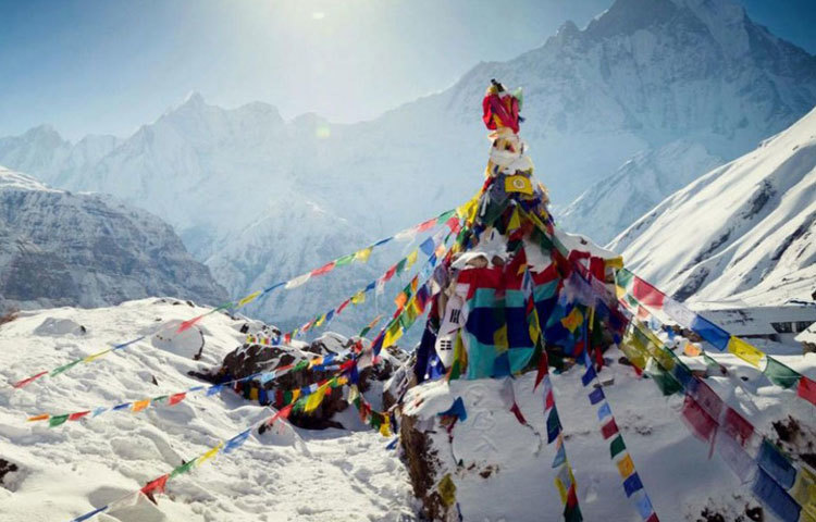 যে উচ্চতায় একটি জেট বিমান ওড়ে, এভারেস্ট শৃঙ্গের উচ্চতা তার থেকে সামান্য কম।