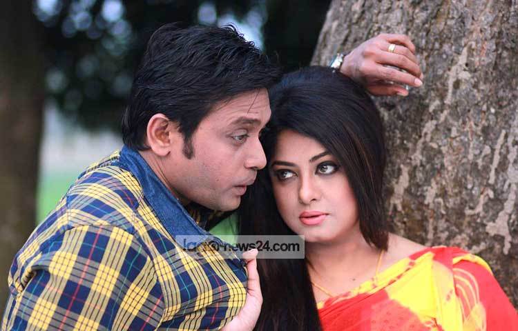 &lsquo;কী কথা তাহার সনে?&rsquo;- মৌসুমী-মিলনের কথা জানতে হলে &lsquo;রাত্রীর যাত্রী&rsquo; ছবিটি মুক্তি পর্যন্ত অপেক্ষা করতে হবে।