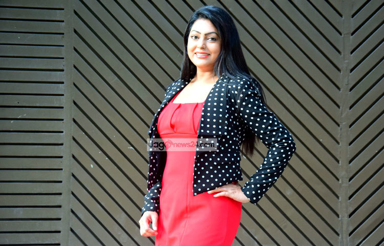 নিপুণের মিষ্টি হাসি বলে দিচ্ছে চলচ্চিত্র ক্যারিয়ার নিয়ে তিনি প্রত্যাশিত সফলতা অর্জন করেছেন। সদা হাস্যোজ্জ্বল নিপুণ অভিনয় দিয়ে তার ভক্তদের বিনোদন দিয়ে যাবেন বলে দৃঢ় প্রতিজ্ঞ। ছবি : মাহবুব আলম।