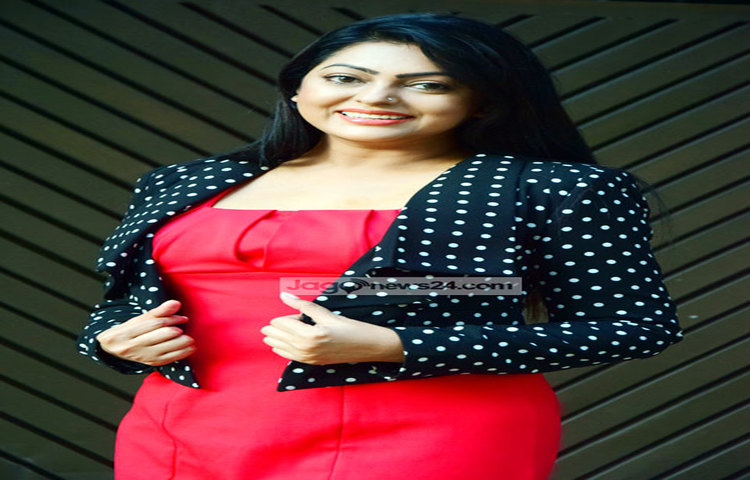 অপরূপ সৌন্দর্যের অধিকারী চিত্রনায়িকা নিপুণ রূপচর্চায় খুবই সচেতন। তাইতো তিনি একটি বিউটি পার্লারও খুলছেন। ছবি : মাহবুব আলম।