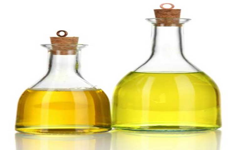 তেল : কখনই ফ্রিজে তেল রাখা উচিত নয়। এতে তেলের ঘনত্ব বেড়ে যায়।