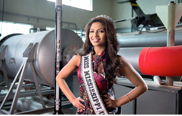 পারোমিতা মিত্র জন্মসূত্রে বাংলাদেশের মেয়ে হলেও ২০১৩ সালের &lsquo;মিস মিসিসিপি&rsquo; খেতাব লাভ করেন।