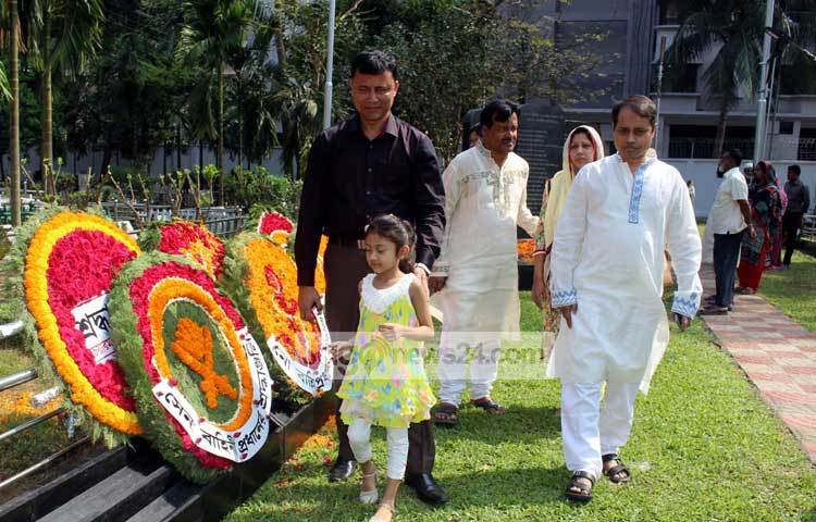 পিলখানা ট্রাজেডির সপ্তম বার্ষিকী আজ। এদিনে নিহতদের স্মরণে রাজধানীর বনানী গোরস্থানে শ্রদ্ধা নিবেদন করা হয়। ছবি : বিপ্লব দিক্ষিৎ