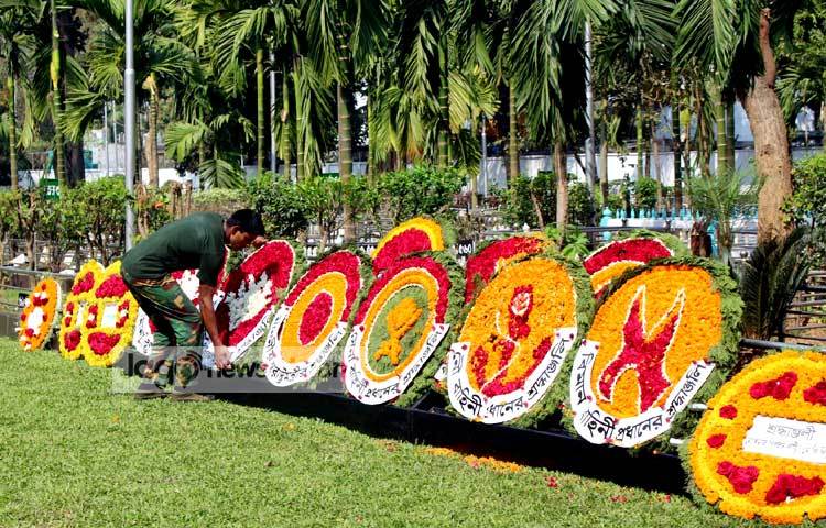 পিলখানা ট্রাজেডি দিবসে শ্রদ্ধা জানাতে এসে নিহতদের পরিবারের সদস্যরা শোকাতুর হয়ে যান। ছবি : বিপ্লব দিক্ষিৎ