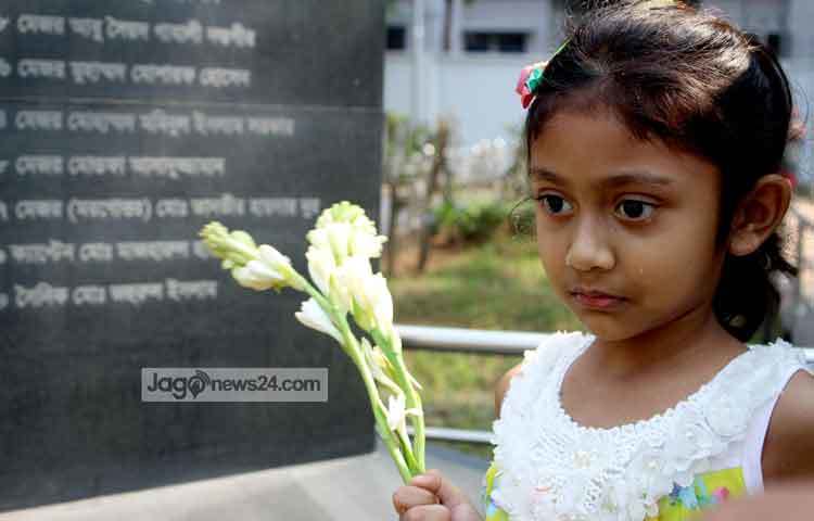 পিলখানা ট্রাজেডির সপ্তম বার্ষিকী আজ। এদিনে নিহতদের স্মরণে রাজধানীর বনানী গোরস্থানে শ্রদ্ধা নিবেদন করা হয়। ছবি : বিপ্লব দিক্ষিৎ