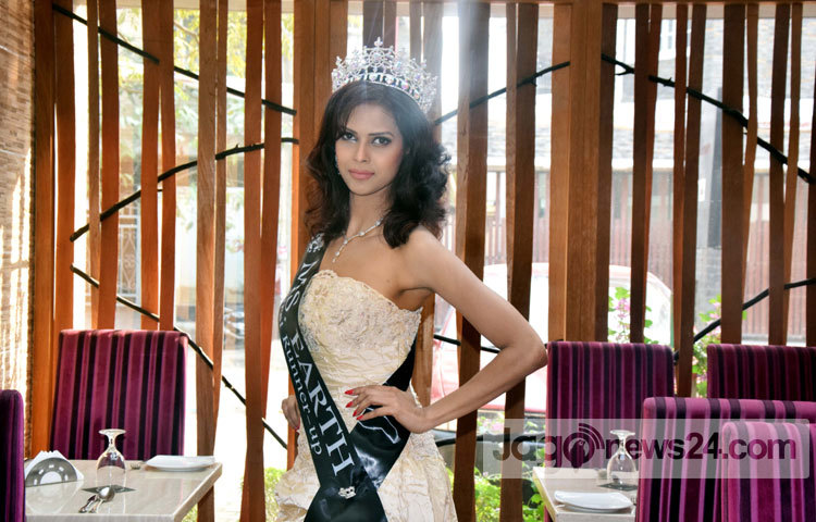 মাকসুদা আক্তার প্রিয়তি ৭০০ প্রতিযোগীকে হারিয়ে &lsquo;মিজ আয়ারল্যান্ড&rsquo; নির্বাচিত হয়েছেন। ১১ জানুয়ারি আয়ারল্যান্ডের ডাবলিনে এই প্রতিযোগিতার চূড়ান্ত পর্ব অনুষ্ঠিত হয়। ছবি : মাহবুব আলম