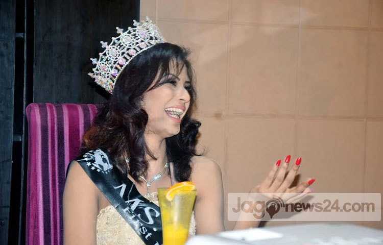 মাকসুদা আক্তার প্রিয়তি ৭০০ প্রতিযোগীকে হারিয়ে &lsquo;মিজ আয়ারল্যান্ড&rsquo; নির্বাচিত হয়েছেন। ১১ জানুয়ারি আয়ারল্যান্ডের ডাবলিনে এই প্রতিযোগিতার চূড়ান্ত পর্ব অনুষ্ঠিত হয়। ছবি : মাহবুব আলম