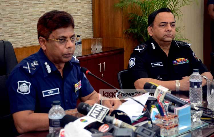 সারাদেশে ইউপি নির্বাচন পূর্ববর্তী&nbsp; মোট ২০৮টি সহিংসতার ঘটনা ঘটেছে। এসব ঘটনায় এ পর্যন্ত সাতজনের প্রাণহানিও ঘটেছে। আজ পুলিশ হেড কোয়ার্টাসে আয়োজিত সংবাদ সম্মেলনে এ কথা জানান আইজিপি এ কে এম শহীদুল হক। ছবি : বিপ্লব দিক্ষিৎ।