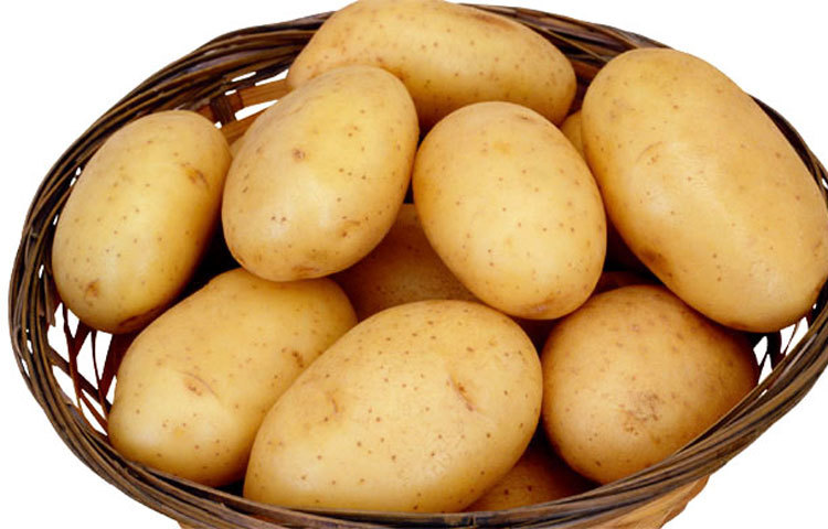 আলু: শরীরের ওজন বাড়ানোর জন্য আলু খুব ভালো খাবার। আলুর মধ্যে রয়েছে আঁশ এবং ভিটামিন সি। আলু কার্বোহাইড্রেট জাতীয় খাবার। এটি পেশী বাড়াতে সাহায্য করে।