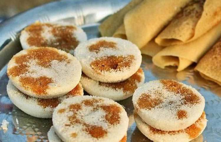 পৌষ: পুষ্যা নক্ষত্রের নাম থেকে এই মাসের নাম হয়েছে পৌষ। এ মাসে মজার মজার পিঠা পাওয়া যায়।