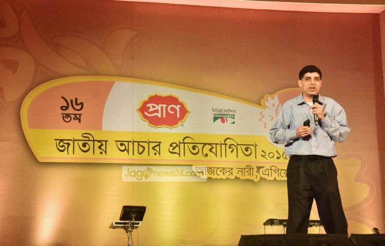 প্রাণ জাতীয় আচার প্রতিযোগিতার পুরস্কার বিতরণী অনুষ্ঠানে বক্তব্য রাখছেন প্রাণ-আরএফএল গ্রুপের উপ-ব্যবস্থাপনা পরিচালক (ডিএমডি) আহসান খান চৌধুরী। ছবি : মাহবুব আলম।