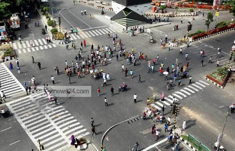 বিভিন্ন ইস্যুতে আজ অর্ধদিসব হরতাল উপলক্ষে শাহবাগ অবরোধ করে প্রগতিশীল ছাত্র জোট। ছবি : বিপ্লব দিক্ষিৎ।