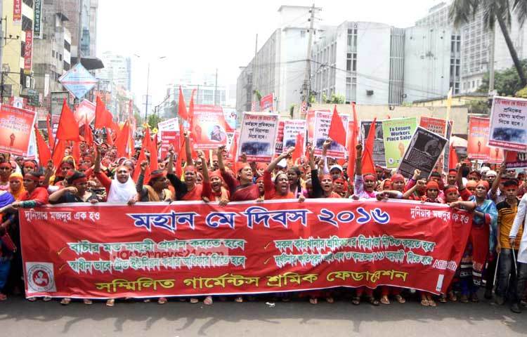 সম্মিলিত গার্মেন্টস ফেডারেশন মে দিবস উপলক্ষে বিশাল র&zwnj;্যালি বের করেছে। ছবি : বিপ্লব দিক্ষিৎ।