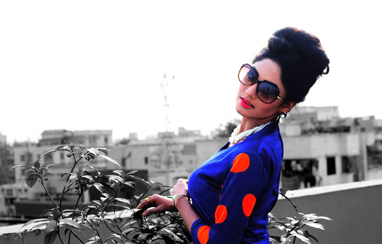 &lsquo;মানুষ অমানুষের প্রেম&rsquo; ছবি প্রসঙ্গে রাকা জানিয়েছিলেন, পরিচালক আমাকে গল্প শোনাতেই কাজ করতে রাজি হয়ে যাই। এটি প্রেমের গল্প অথচ ভিন্ন স্বাদের। আমার বিপরীতে এই ছবিতে দেখা যাবে বাপ্পীরাজকে।