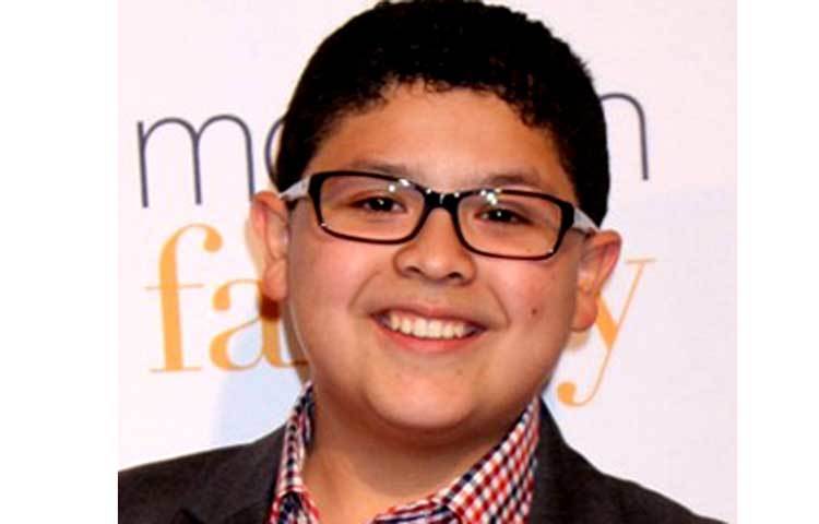 রিকো রড রিগোয়েজ : ১৩ বছর বয়সী এই খুদে ধনীর তার বার্ষিক আয়ের পরিমাণ ৪০ লক্ষ মার্কিন ডলার। খুদে এই ধনী খুব অল্প বয়সেই অভিনয় শুরু করে। অ্যামেরিকান ব্রডকাস্টিং কর্পোরেশনের &lsquo;মডার্ন ফ্যামিলি&rsquo; সিরিয়ালে অভিনয়ে করে রিকো তুমুল জনপ্রিয়তা লাভ করে