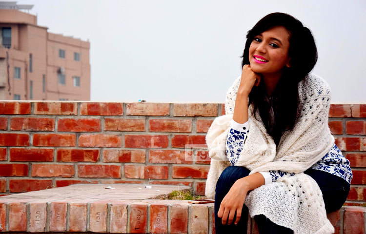 দর্শকপ্রিয় মডেল অভিনেত্রী সাবিলা নূর চঞ্চলা বালিকার মত মানসম্পন্ন নাটকে অভিনয় এবং বিজ্ঞাপনে নিয়তিম কাজ করতে চান। হৃদয় কাড়া অভিনয় শৈলী দিয়ে তিনি সবার মনে স্থায়ী আসন করে নিতে চাইছেন। ছবি : মাহবুব আলম