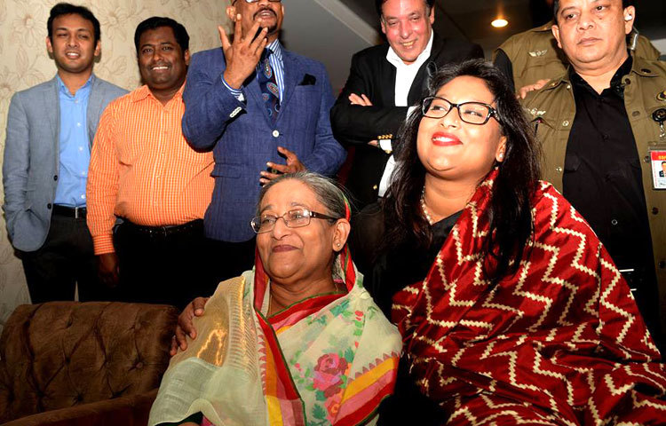 সব খেলাতে প্রধানমন্ত্রী শেখ হাসিনার প্রত্যক্ষ ও পরোক্ষ সমর্থন-পৃষ্ঠপোষকতা থাকলেও ক্রিকেটের প্রতি রয়েছে তার সীমাহীন আবেগ ও দুর্বলতা। তাই তিনি বাংলাদেশ টিমের খেলা দেখতে শত ব্যস্ততা উপেক্ষা করে মাঠে চলে যান।