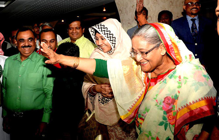 &nbsp;মিরপুরে শের-ই বাংলা ক্রিকেট স্টেডিয়ামে পাকিস্তানকে ৫ উইকেটে হারিয়ে এশিয়া কাপের ফাইনালে উঠে গেছে বাংলাদেশ। প্রধানমন্ত্রী মাঠে গিয়ে বাংলাদেশ টিমকে উৎসাহ দেন।