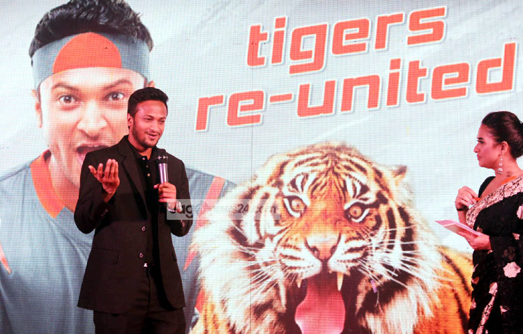 মোবাইল ফোন সেবা প্রদানকারী প্রতিষ্ঠান বাংলালিংকের ব্র্যান্ড অ্যাম্বাসেডর হলেন ক্রিকেট তারকা সাকিব আল হাসান ও তার স্ত্রী উম্মে আহমেদ শিশির। ছবি : বিপ্লব দিক্ষিৎ।