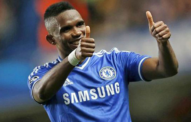 স্যামুয়েল এটো : তুরস্কের ক্লাব &lsquo;আন্তালিয়াস্পোরের&rsquo; সদস্য আফ্রিকার এই ফুটবল তারকা বছরে আনুমানিক ৯৫ মিলিয়ন ডলার আয় করেন। বিশ্বের সেরা দশ ধনী ফুটবলারের তালিকায় তার নাম সাত নম্বর স্থানে রয়েছে।